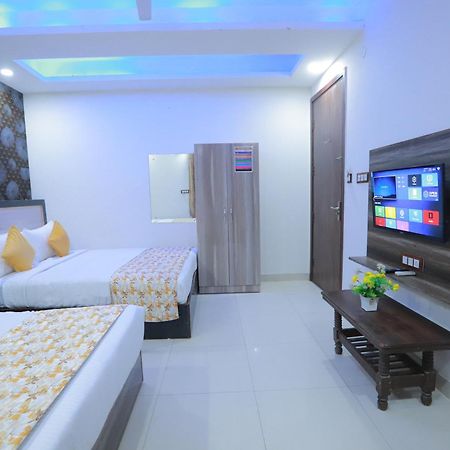 Oaks Inn Plaza Delhi Airport New Delhi Bagian luar foto