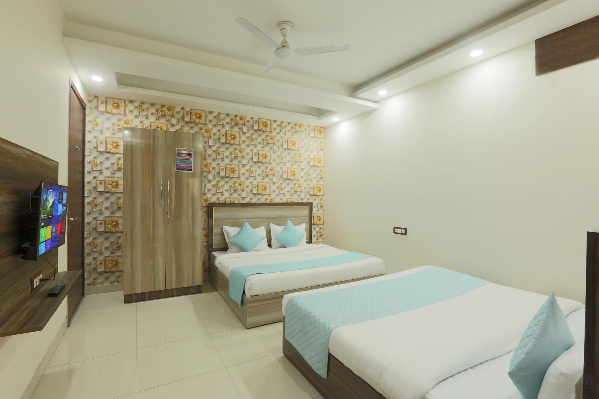 Oaks Inn Plaza Delhi Airport New Delhi Bagian luar foto
