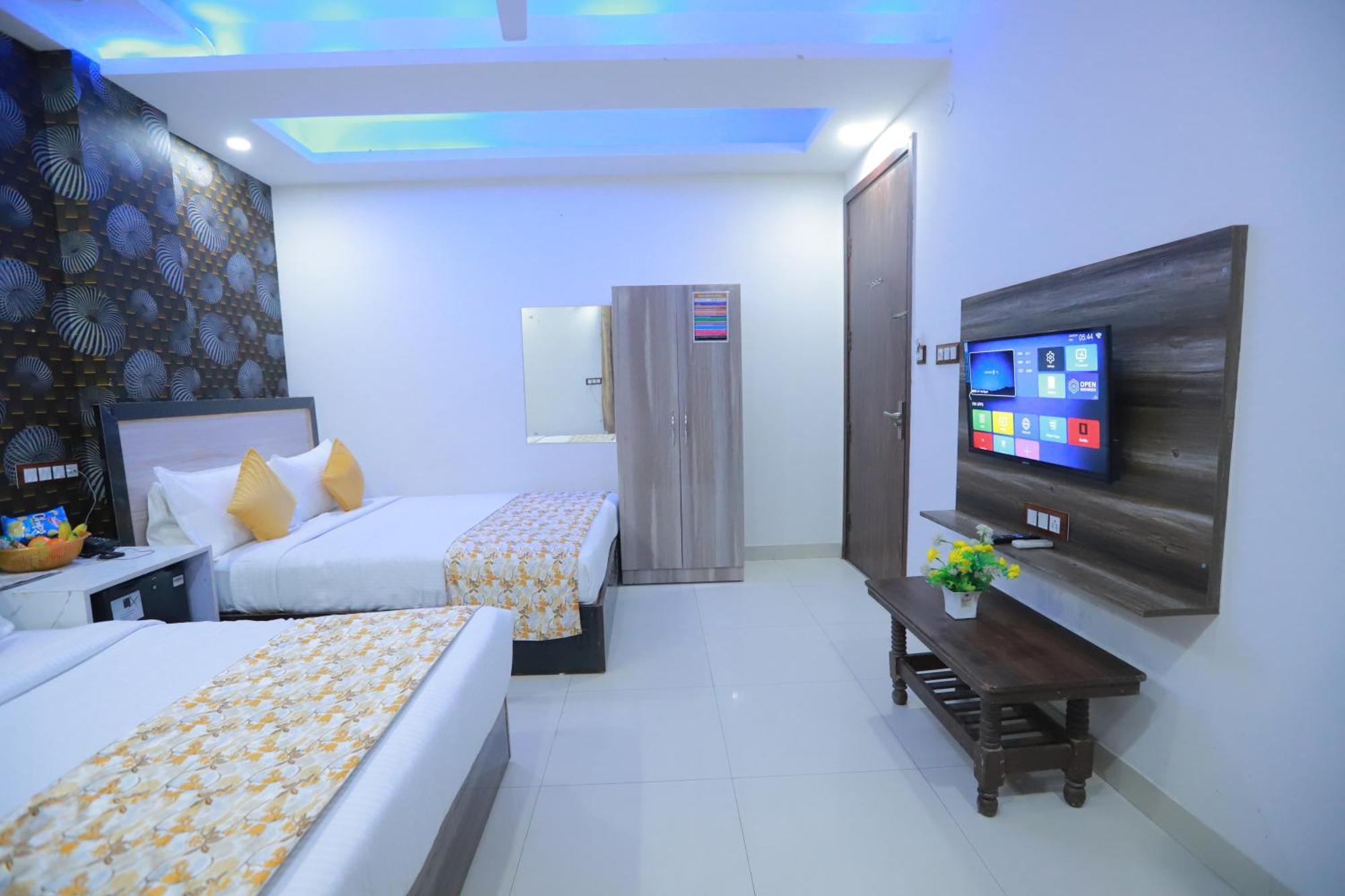 Oaks Inn Plaza Delhi Airport New Delhi Bagian luar foto