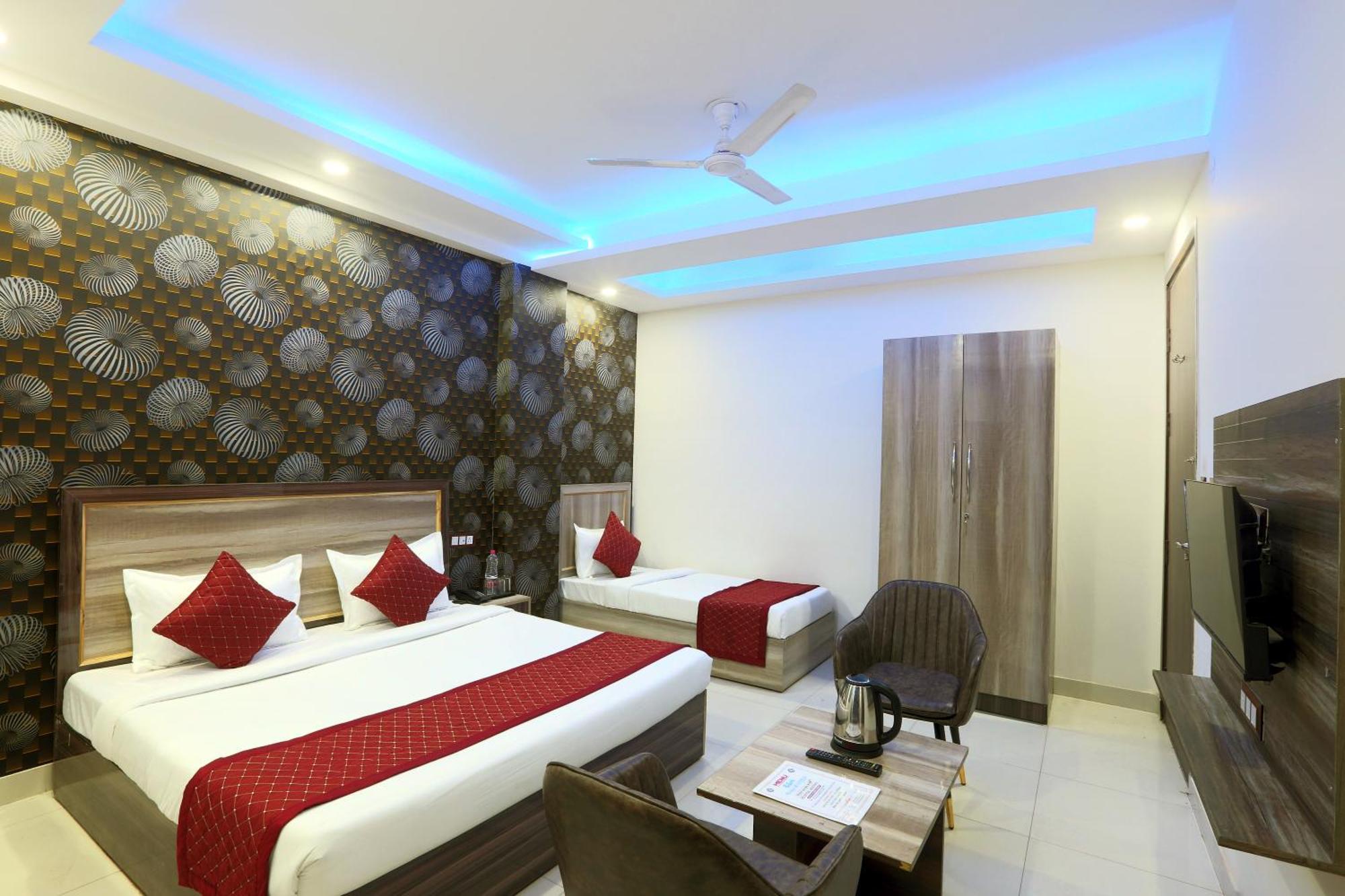 Oaks Inn Plaza Delhi Airport New Delhi Bagian luar foto